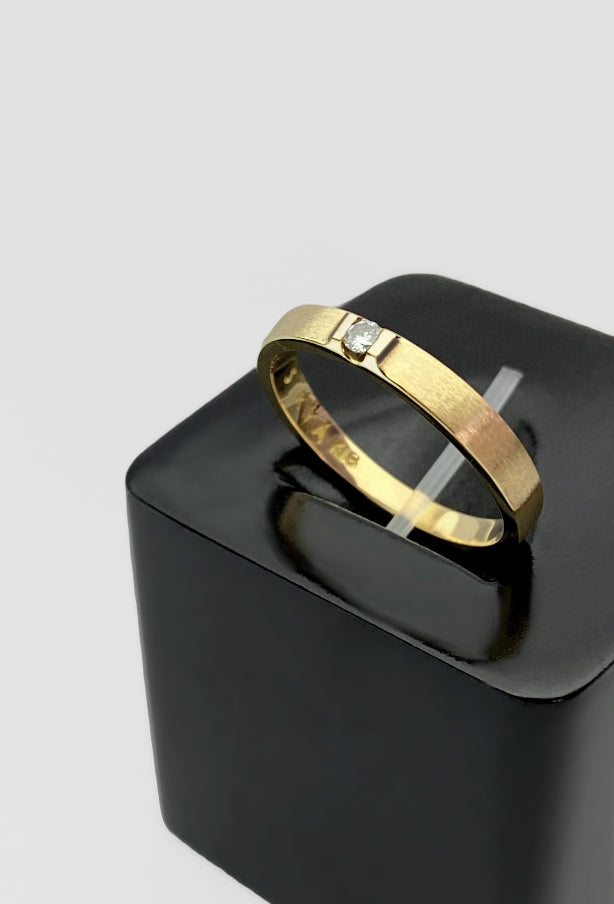 Anel Ouro Amarelo Fosco com 1 Diamante - ADI